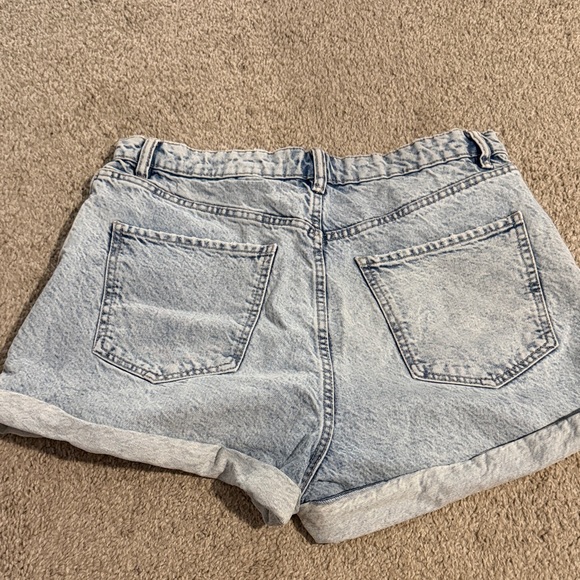 Zara Washed Light Blue High-Rise Cuffed Denim Shorts - Picture 3 of 3